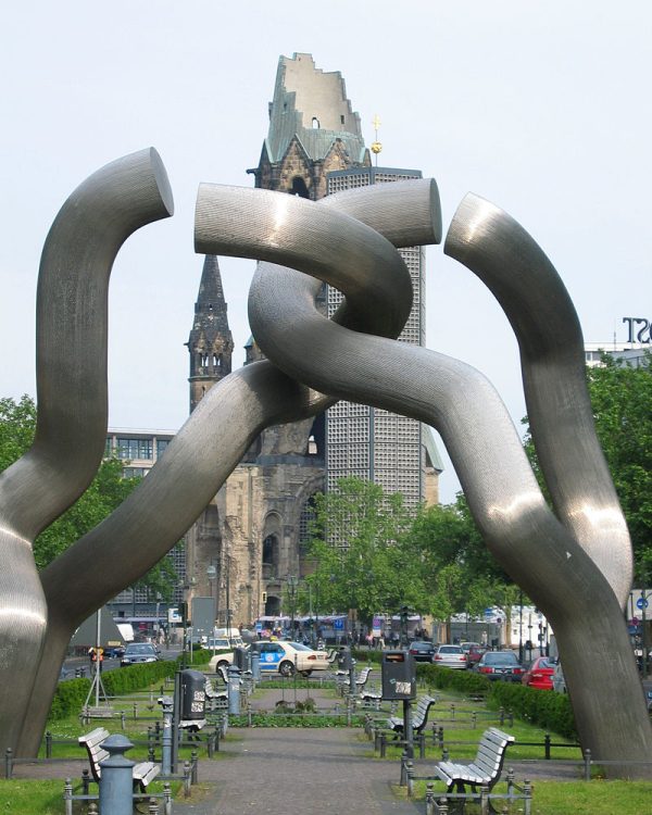 800px-Berlin_sculpture,_Gedachtniskirche